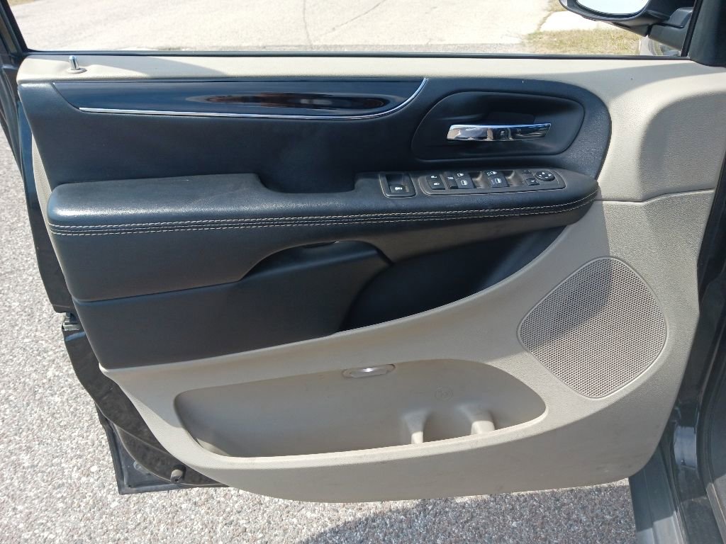 Used 2019 Dodge Grand Caravan SXT FWD image 11