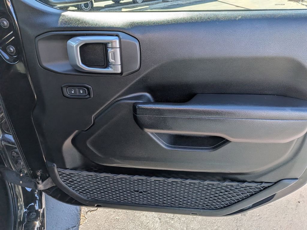Used 2025 Jeep Wrangler Sport S image 3