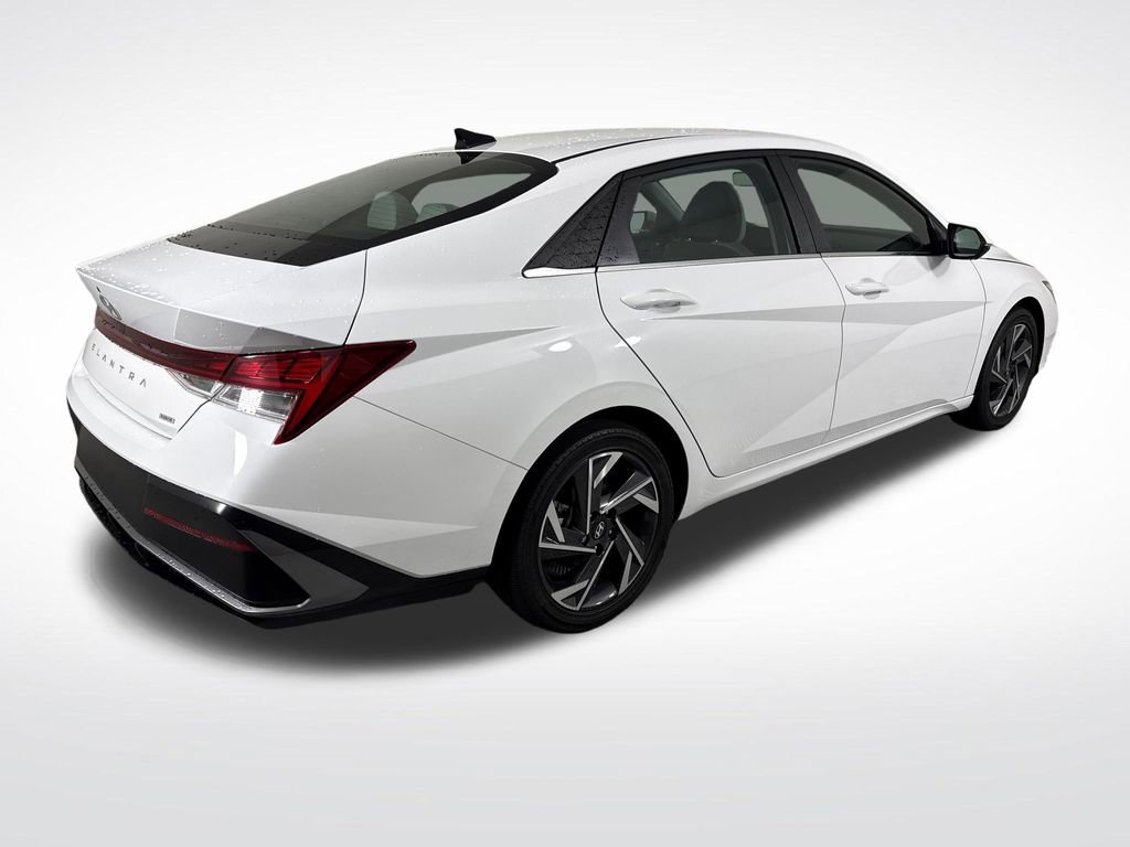 Used 2025 Hyundai Elantra Limited FWD image 3