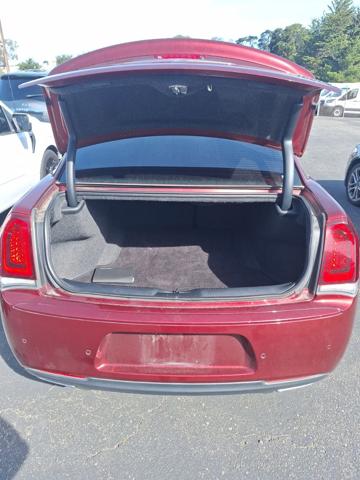 Used 2018 Chrysler 300 S w/ Safetytec Plus Group RWD image 8
