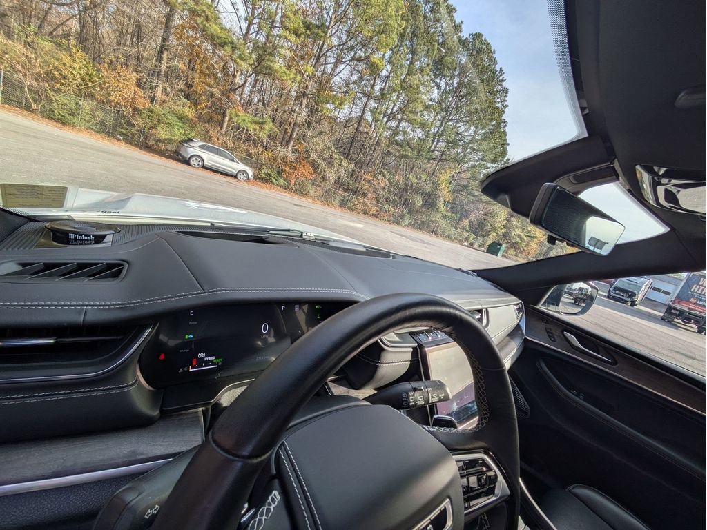 Used 2022 Jeep Grand Cherokee Overland w/ Advanced Protech Group III image 14