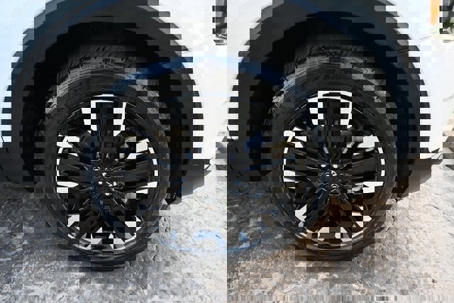 Used 2025 Kia Telluride SX image 11