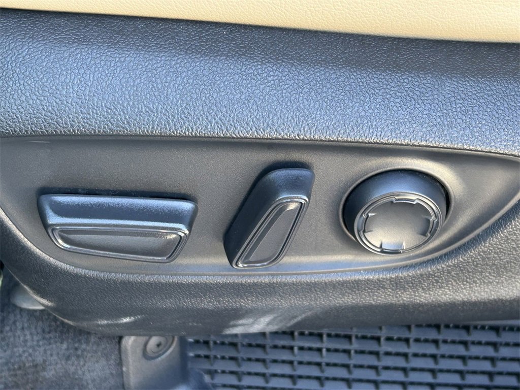 Used 2023 Toyota Sienna XLE image 30