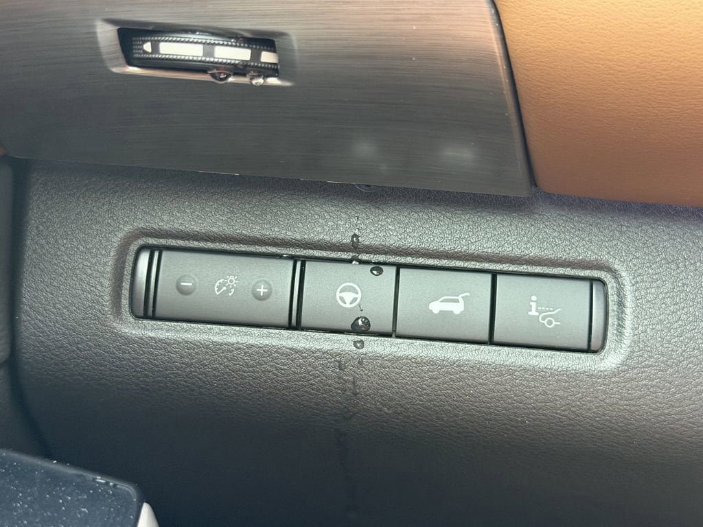 Used 2024 Nissan Pathfinder Platinum w/ Cargo Package image 31