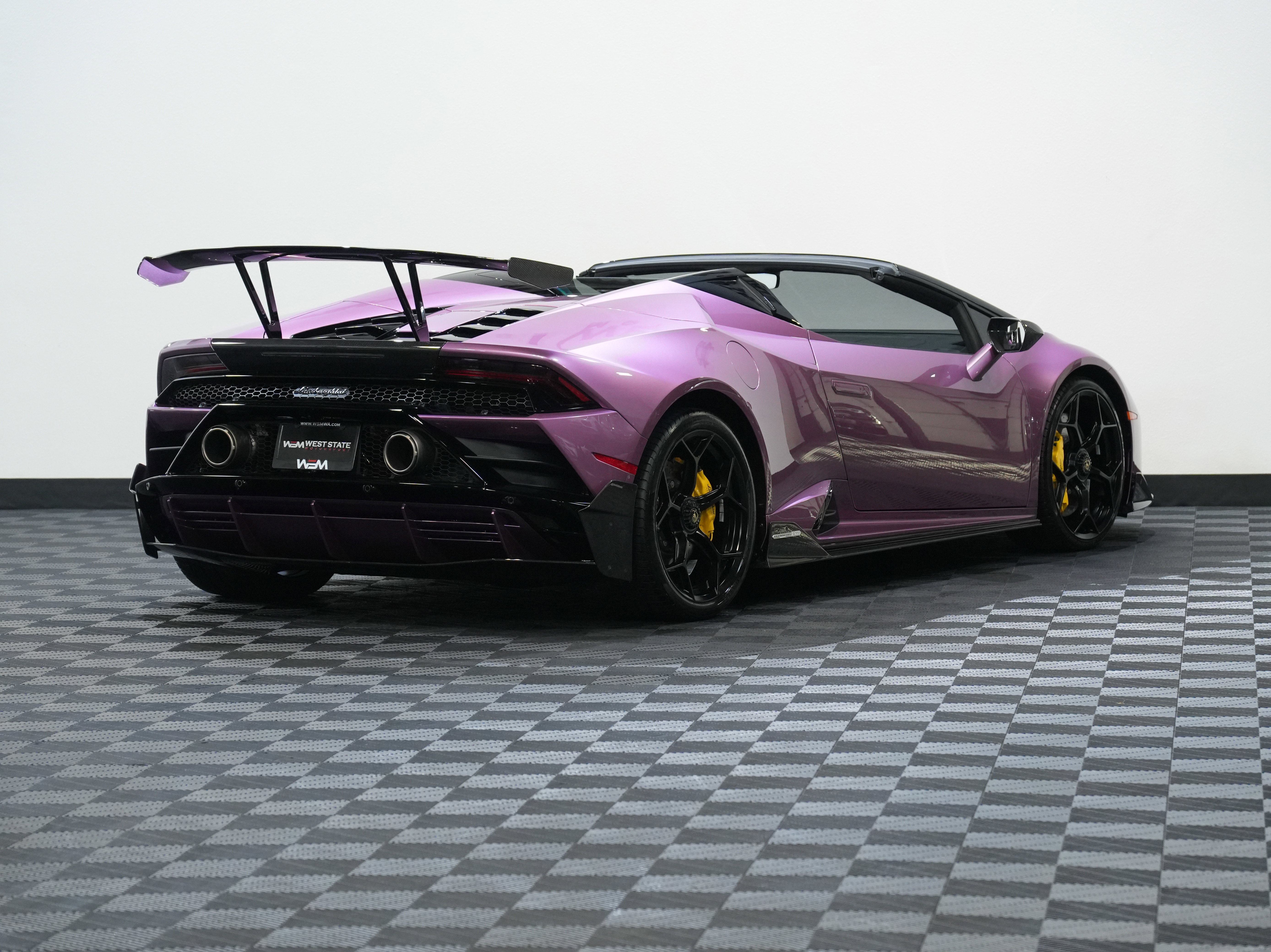 Used 2024 Lamborghini Huracan EVO image 6