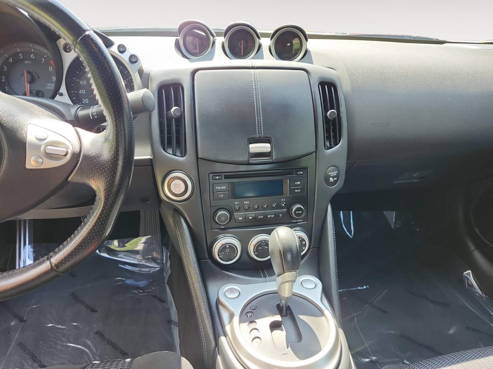 Used 2015 Nissan 370Z Coupe RWD image 11