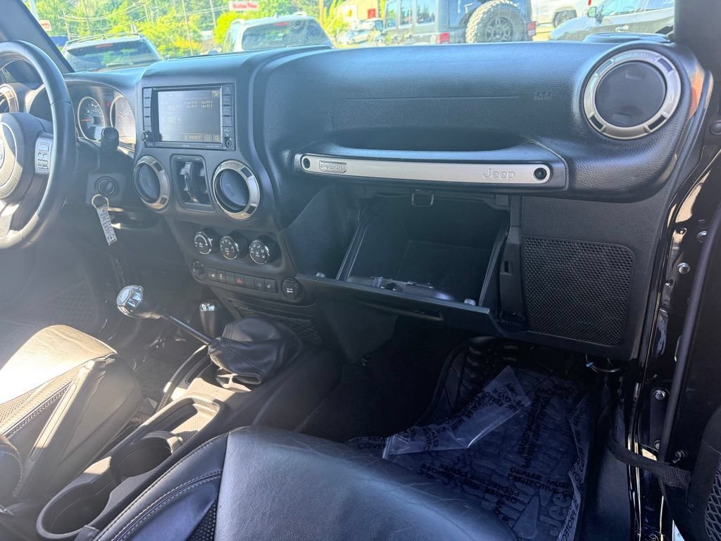 Used 2016 Jeep Wrangler Unlimited Sahara AWD/4WD image 31