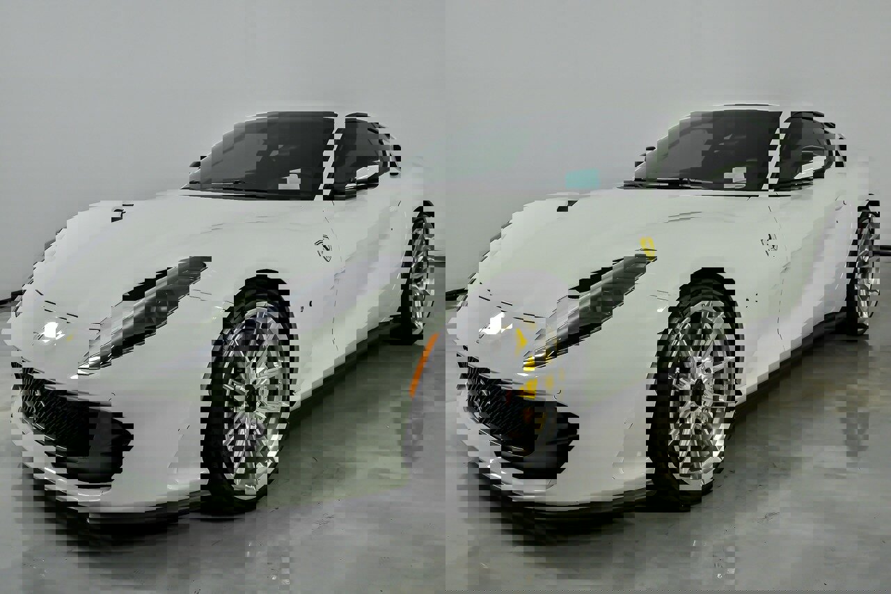 Used 2018 Ferrari 812 Superfast RWD image 6