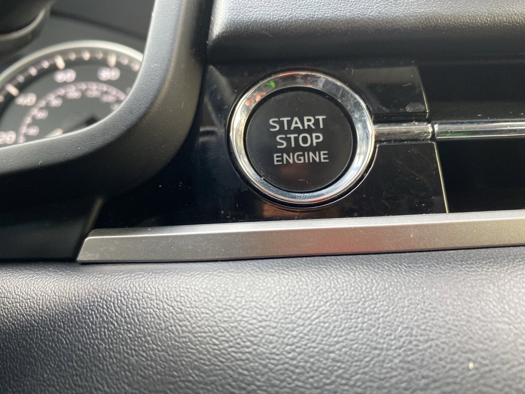 Used 2023 Mitsubishi Outlander SE image 25