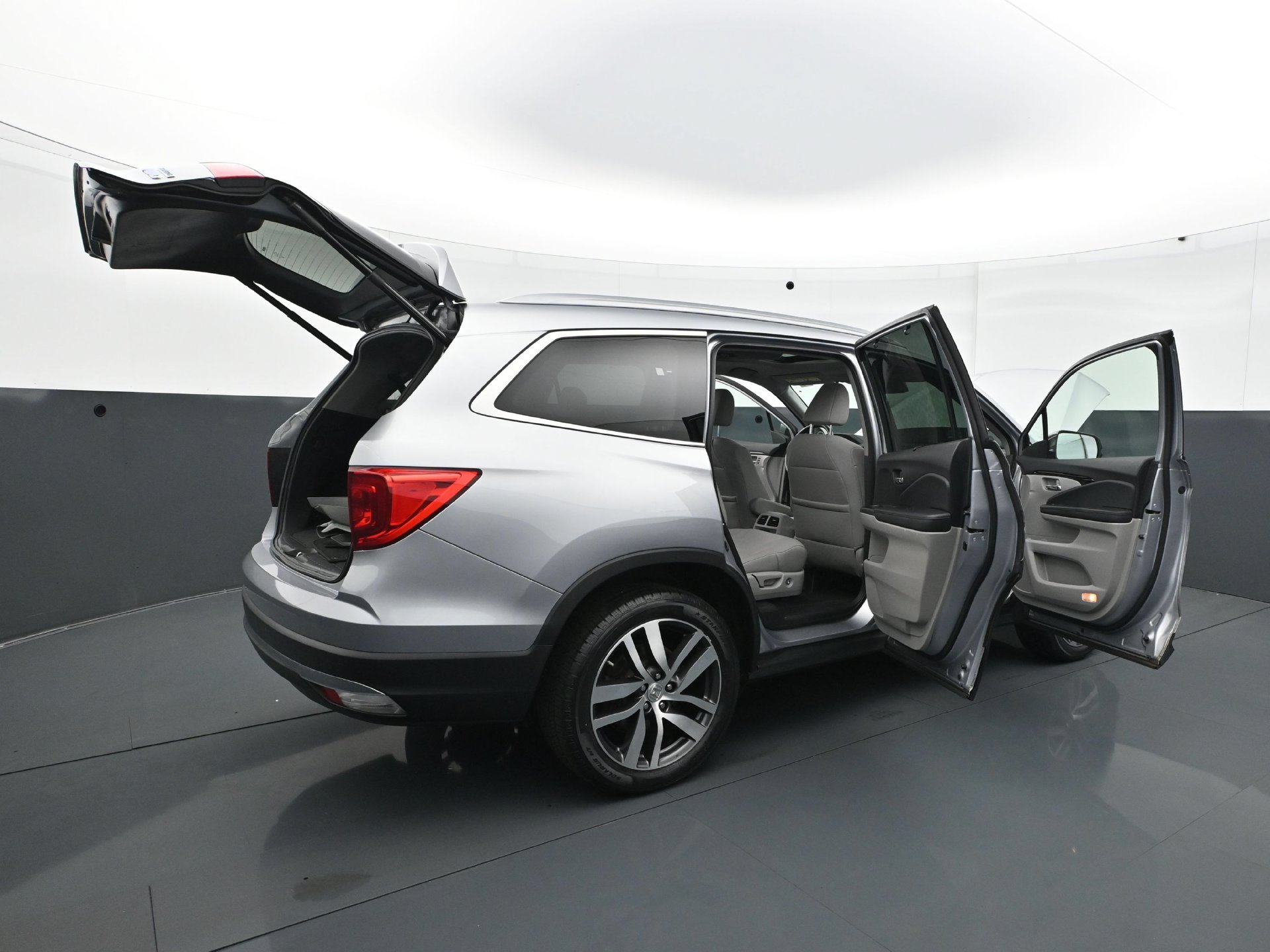 Used 2017 Honda Pilot Touring image 35