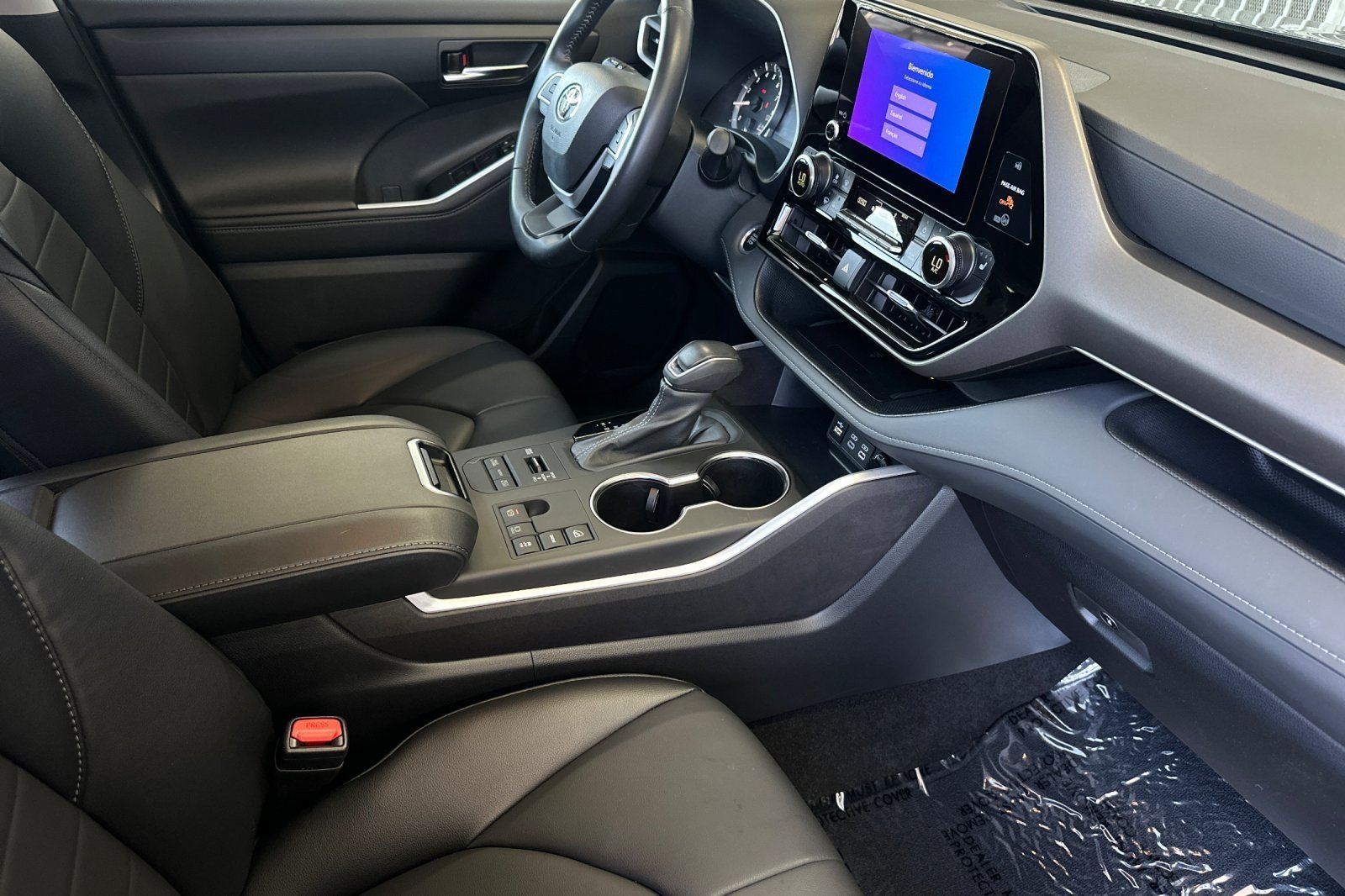 Certified 2024 Toyota Highlander XLE AWD/4WD image 16
