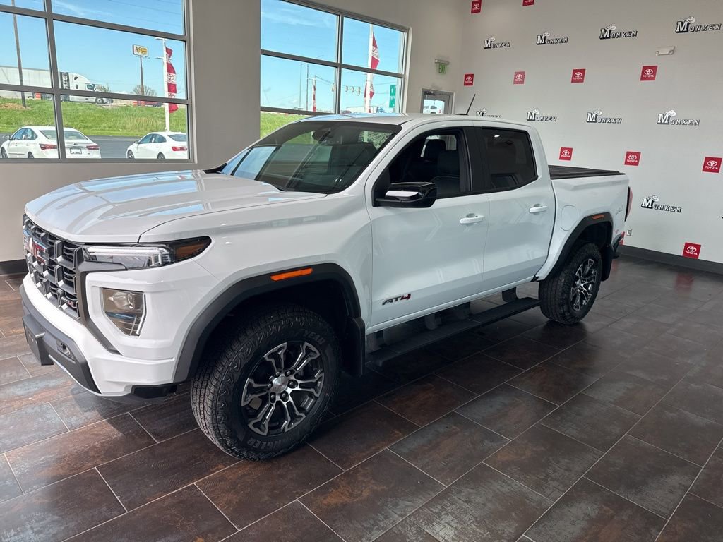 Used 2025 GMC Canyon AT4 image 4