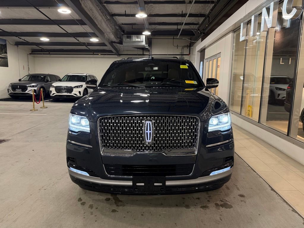Used 2022 Lincoln Navigator L Reserve AWD/4WD image 3