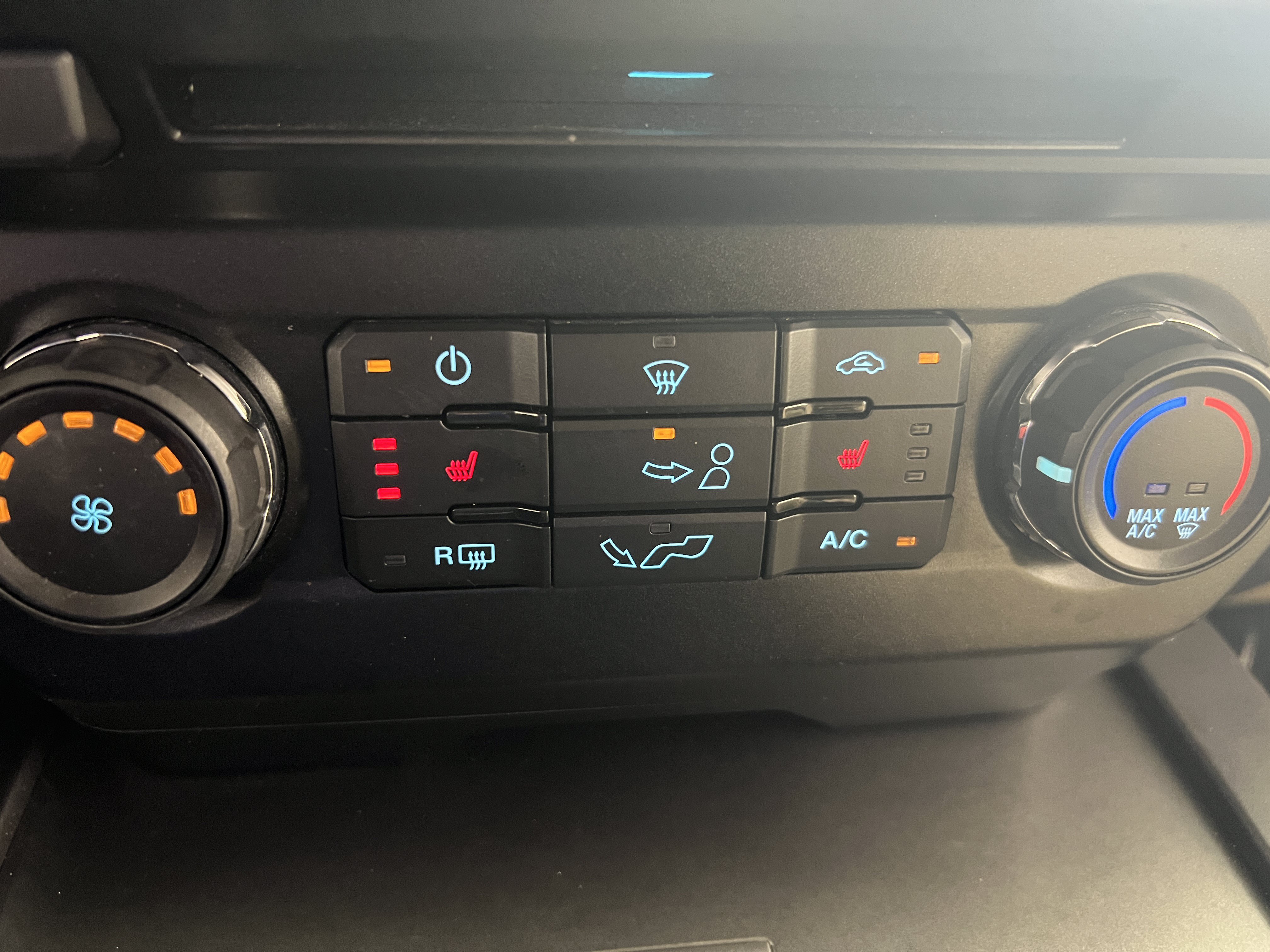 Used 2018 Ford F150 XLT w/ Equipment Group 302A Luxury AWD/4WD image 21