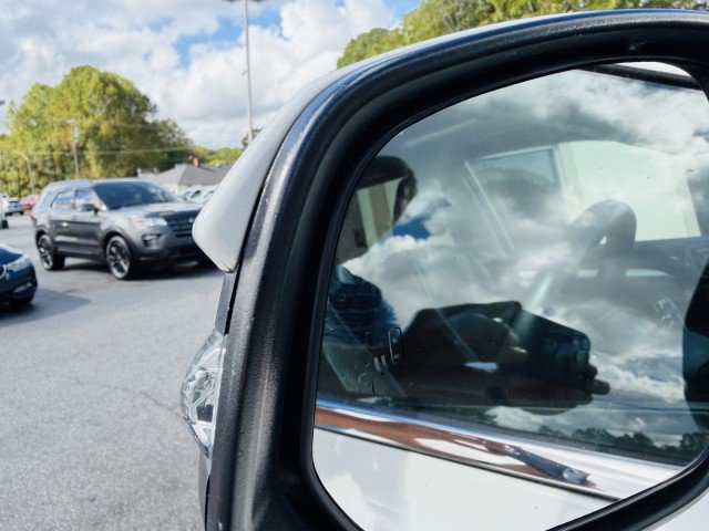 Used 2019 Toyota Highlander XLE image 19