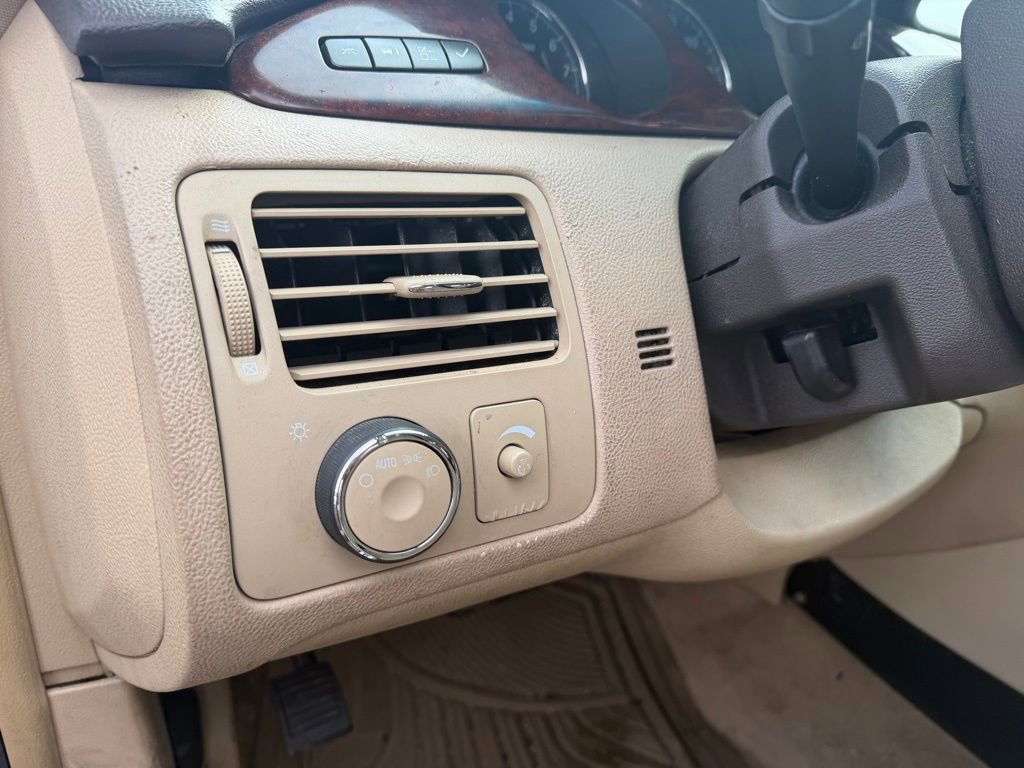 Used 2007 Buick Lucerne CXL FWD image 12