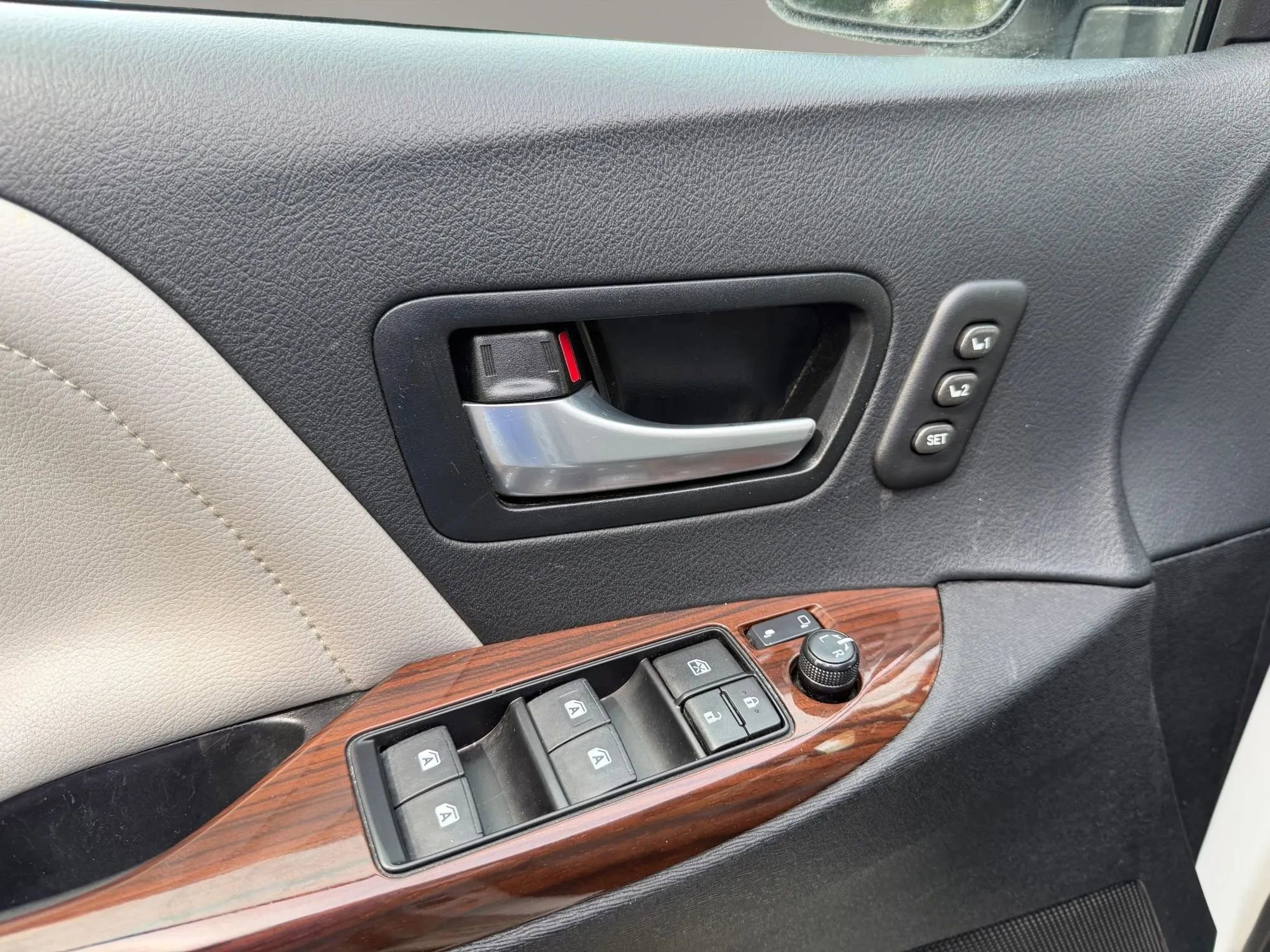 Used 2018 Toyota Sienna Limited Premium image 16