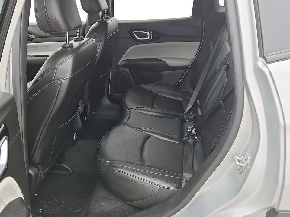 Used 2024 Jeep Compass Limited image 30