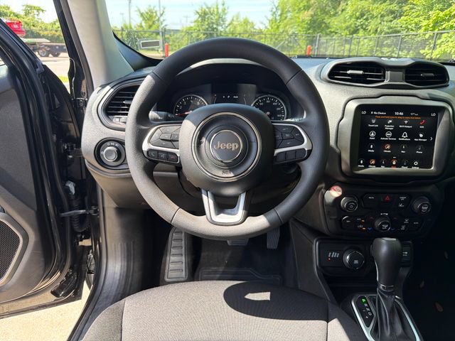 Used 2023 Jeep Renegade Latitude AWD/4WD image 16