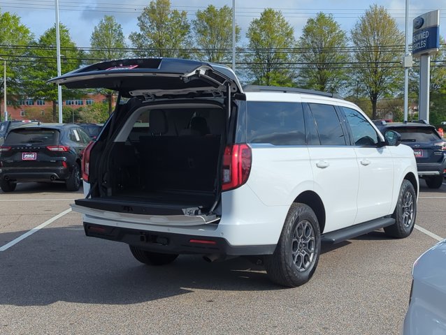 Used 2025 Ford Expedition Active RWD image 6