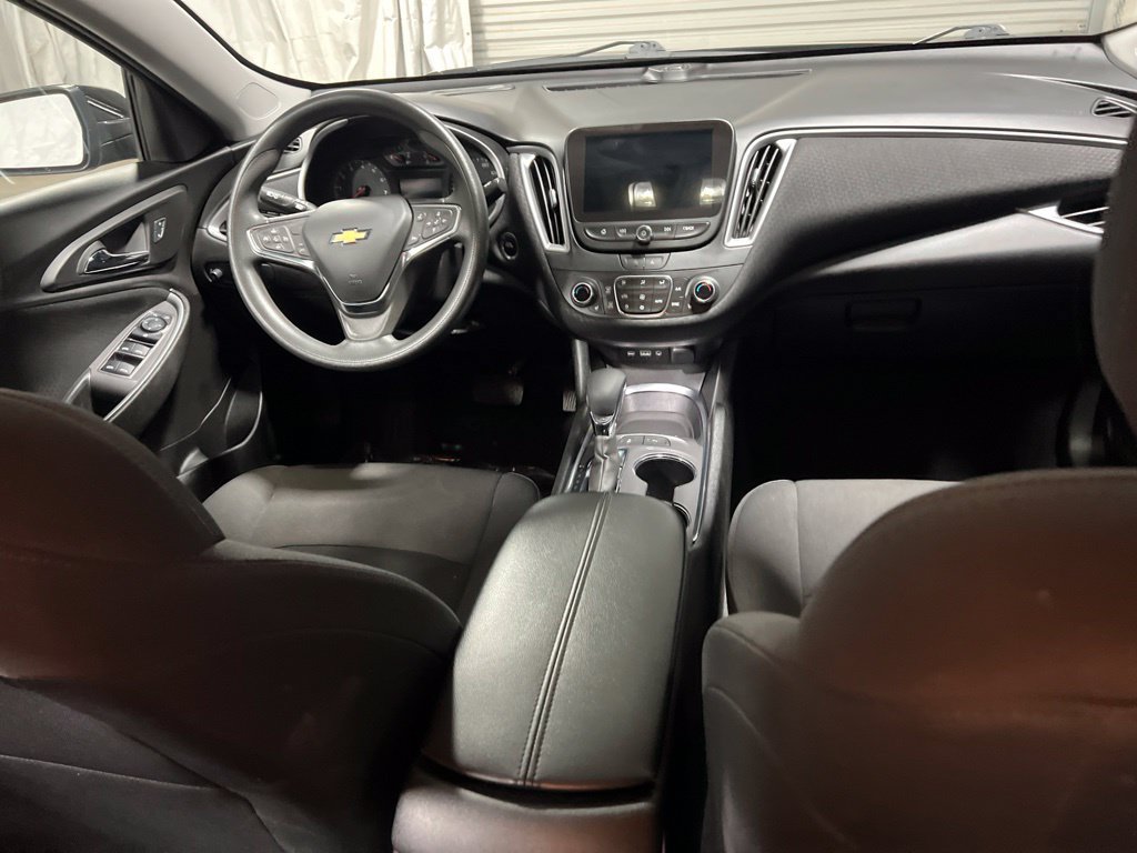 Used 2025 Chevrolet Malibu LT FWD image 14