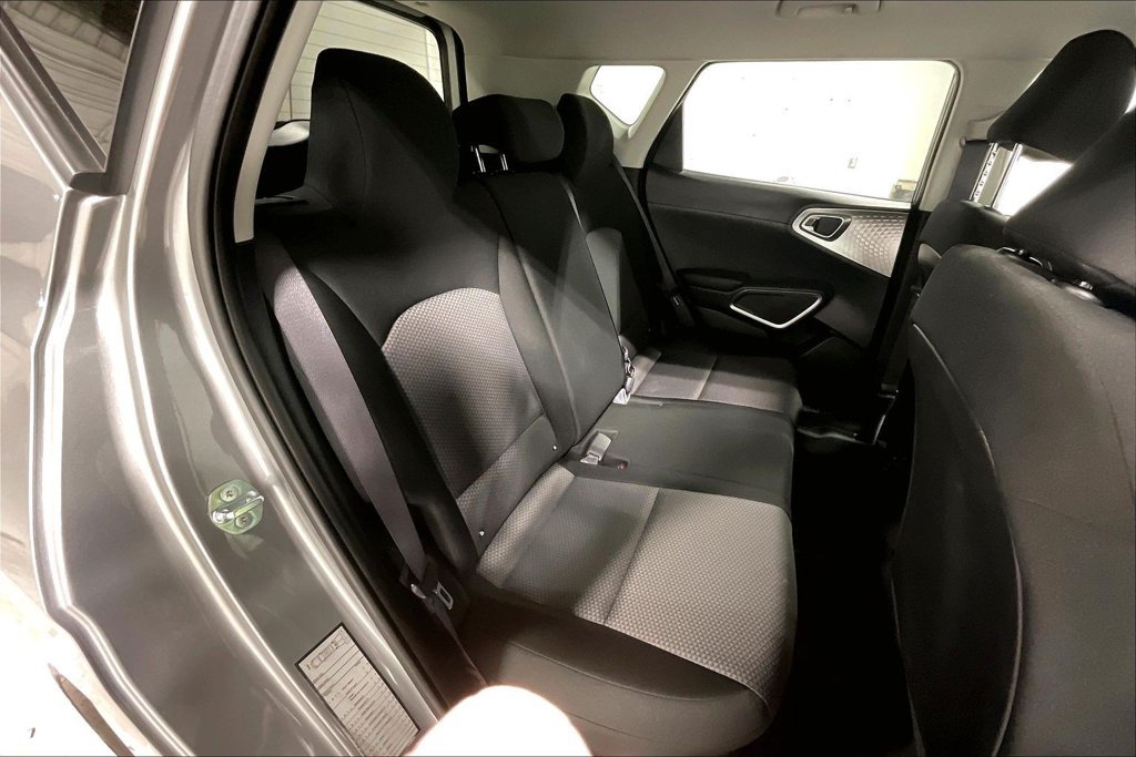 Used 2025 Kia Soul LX w/ LX Technology Package FWD image 32