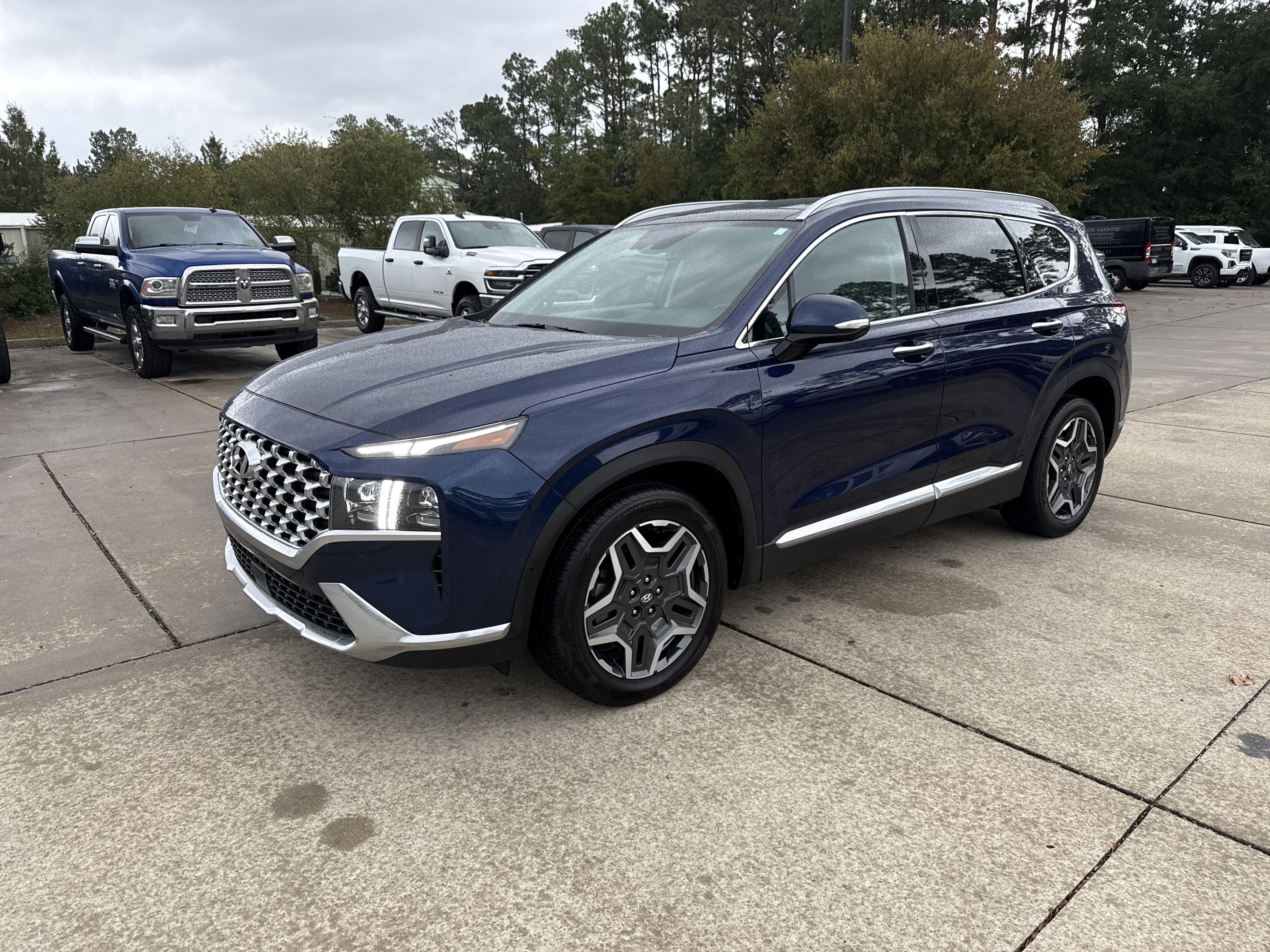 Used 2021 Hyundai Santa Fe Limited w/ Cargo Package FWD image 4