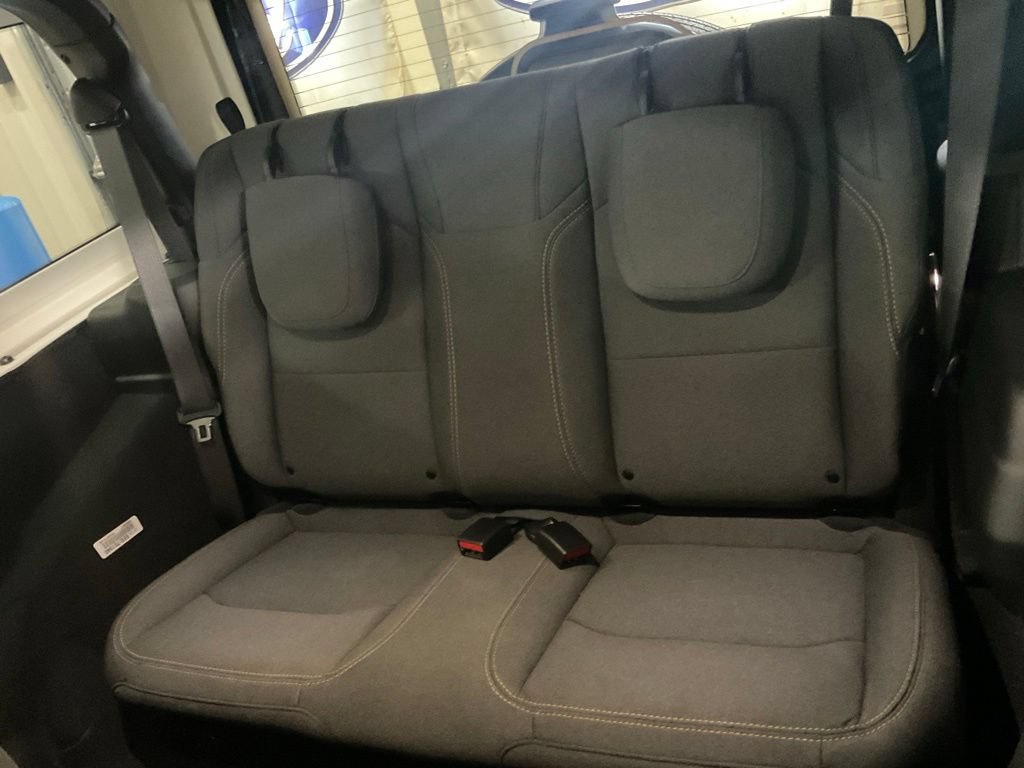 Used 2025 Jeep Wrangler Sport AWD/4WD image 9