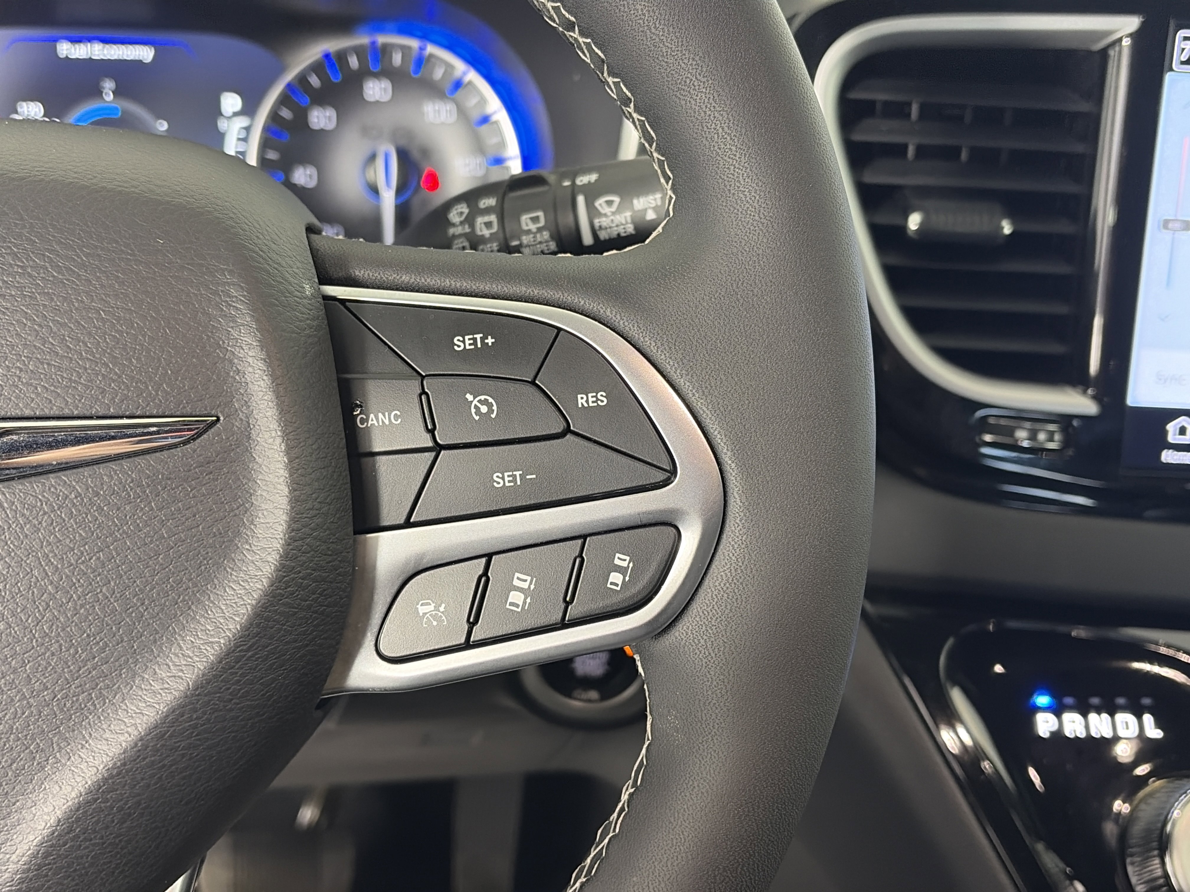 Used 2026 Chrysler Pacifica Select image 27