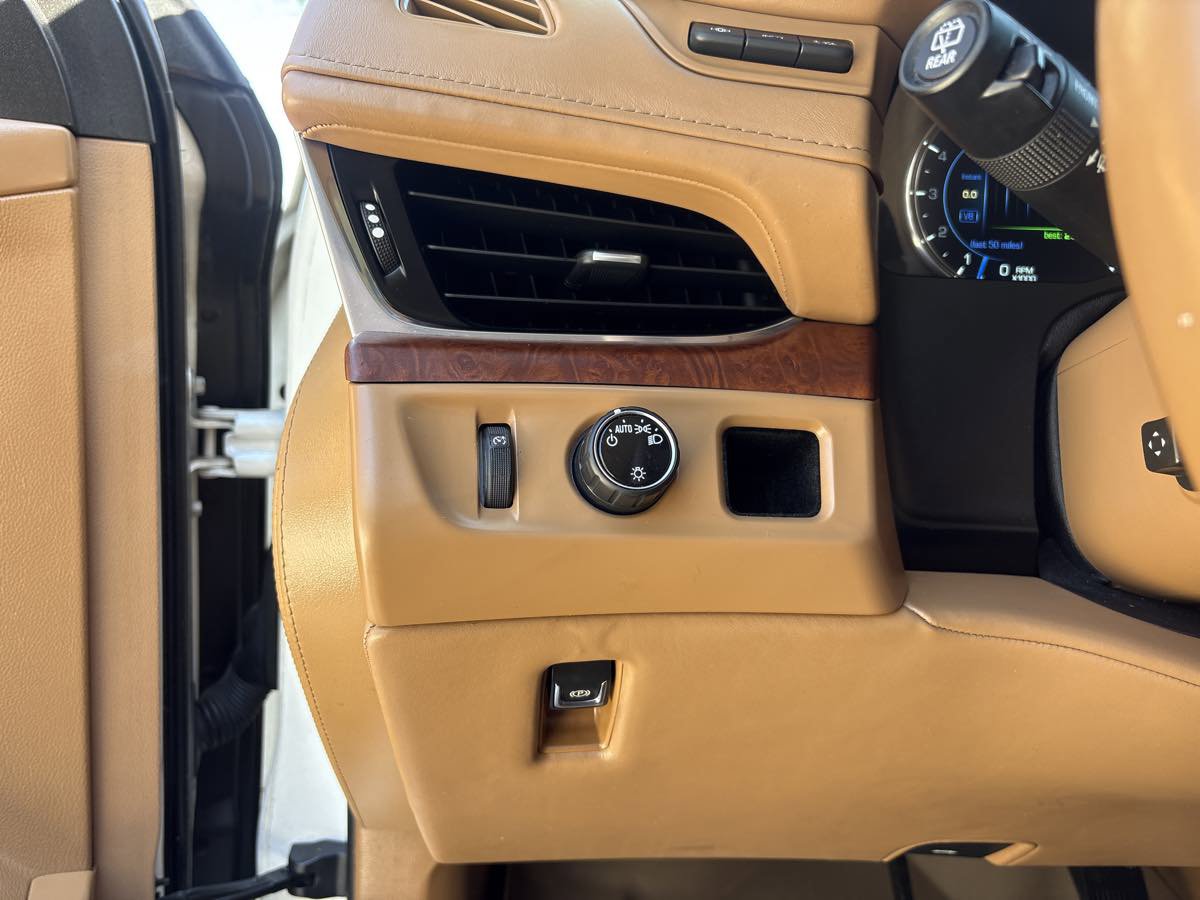 Used 2016 Cadillac Escalade Platinum image 32