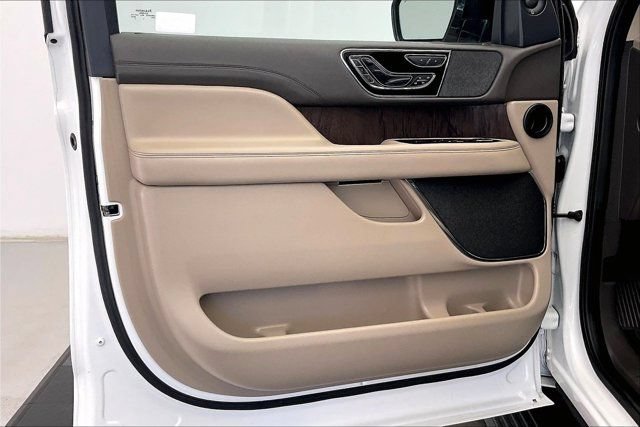 Used 2022 Lincoln Navigator Reserve AWD/4WD image 24