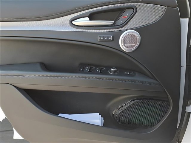 Used 2024 Alfa Romeo Stelvio Veloce image 15