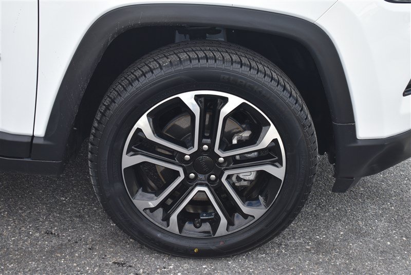 Used 2022 Jeep Compass Limited w/ Sun and Sound Group AWD/4WD image 3