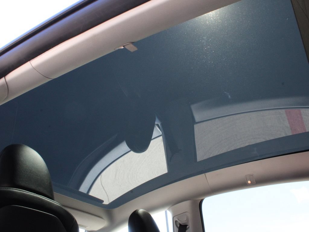 Used 2025 Tesla Model Y Long Range RWD image 17