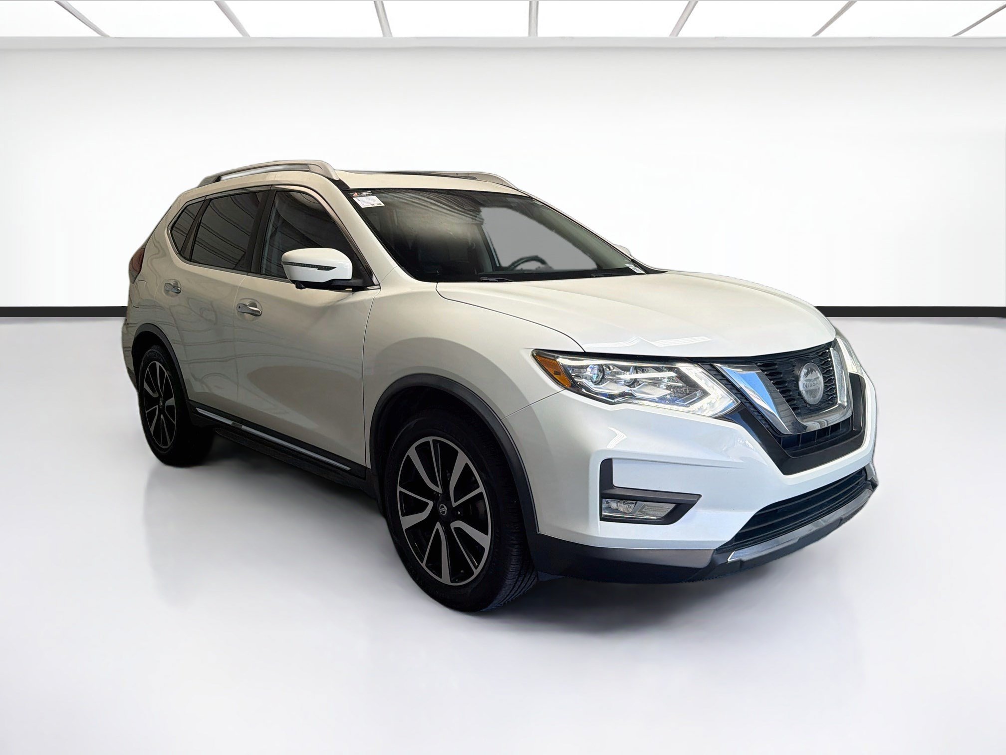 Used 2018 Nissan Rogue SL w/ Premium Package FWD image 3