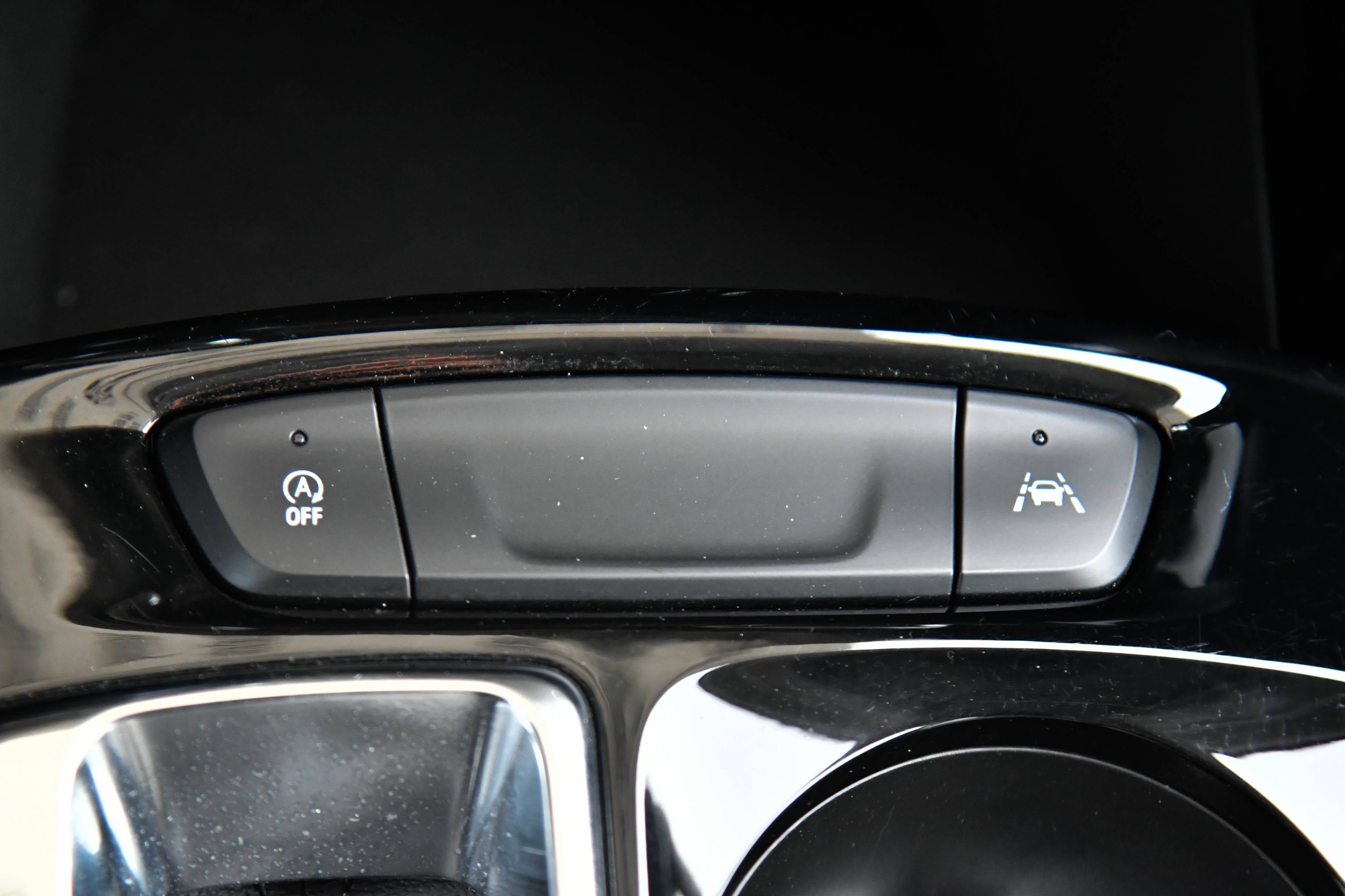 Used 2025 Chevrolet Trax LT w/ LT Convenience Package image 26