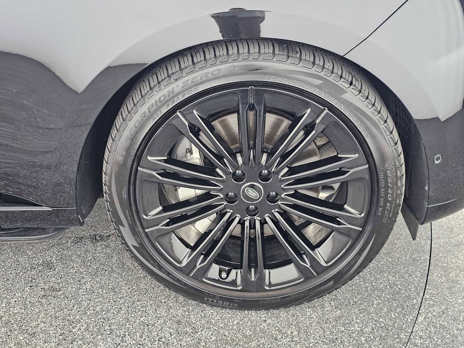 Used 2024 Land Rover Range Rover Long Wheelbase SE image 9