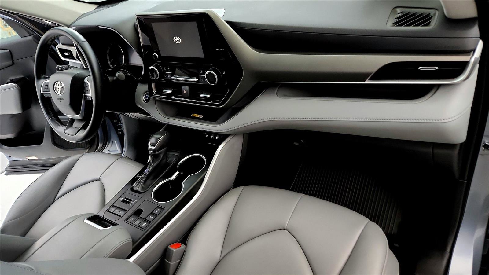 Certified 2023 Toyota Highlander XLE image 9