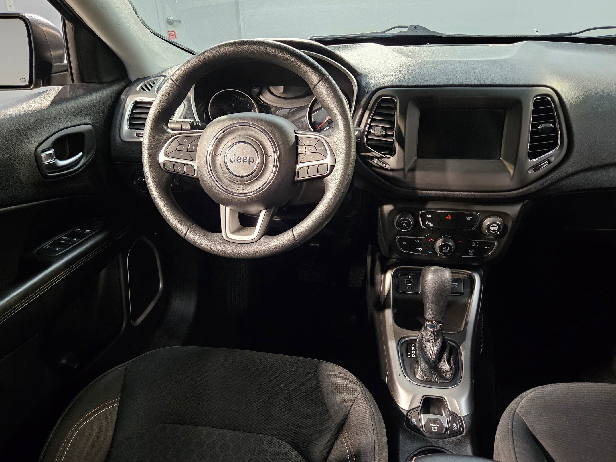 Used 2018 Jeep Compass Sport w/ Tech Group image 9