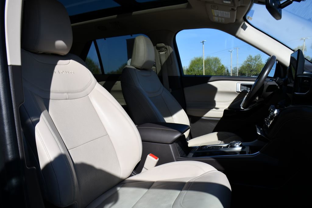 Used 2023 Ford Explorer Platinum w/ Technology Package AWD/4WD image 16