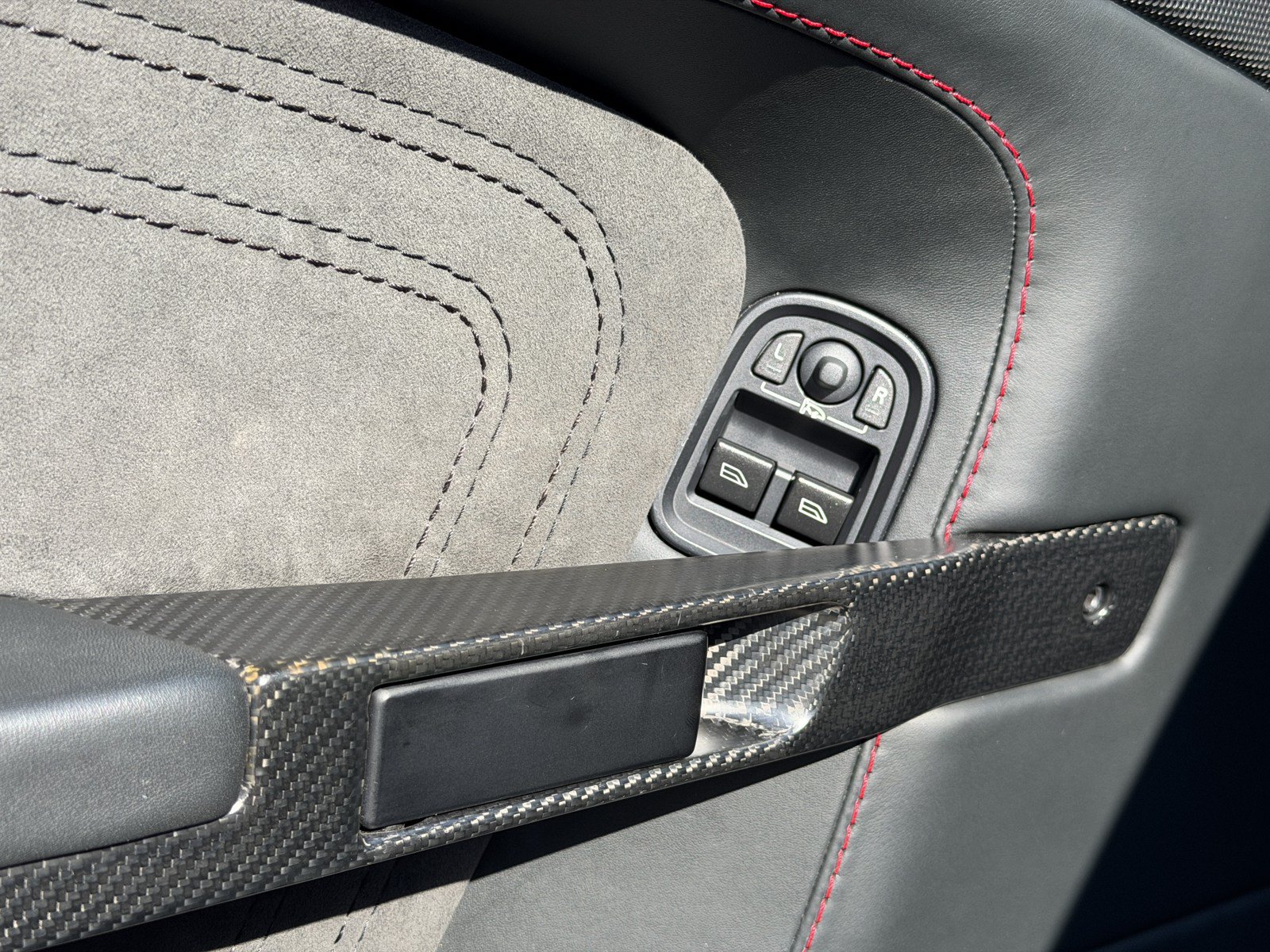 Used 2009 Aston Martin DBS Coupe RWD image 23