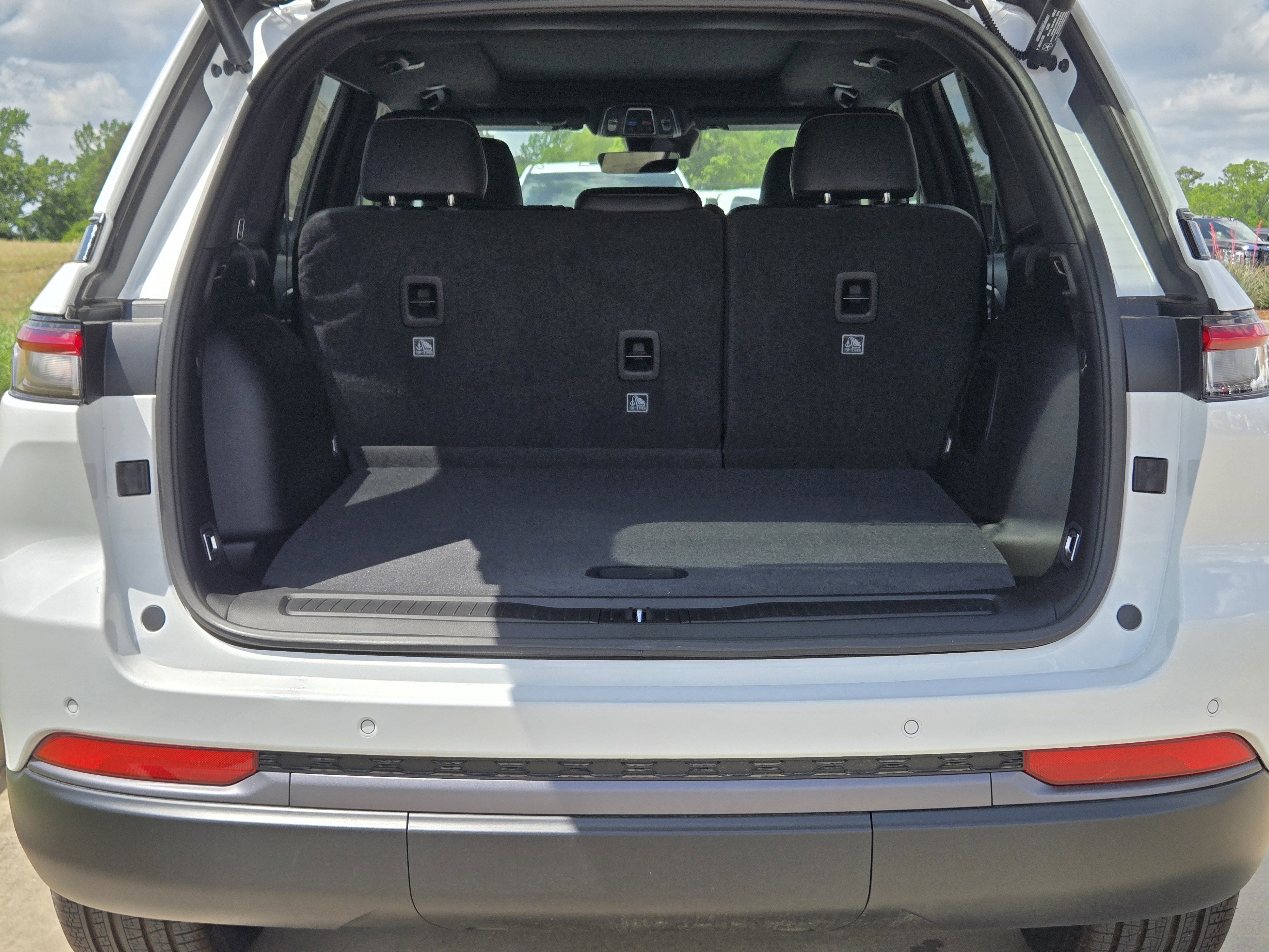 New 2026 Jeep Grand Cherokee Limited w/ Limited Altitude Package RWD image 6