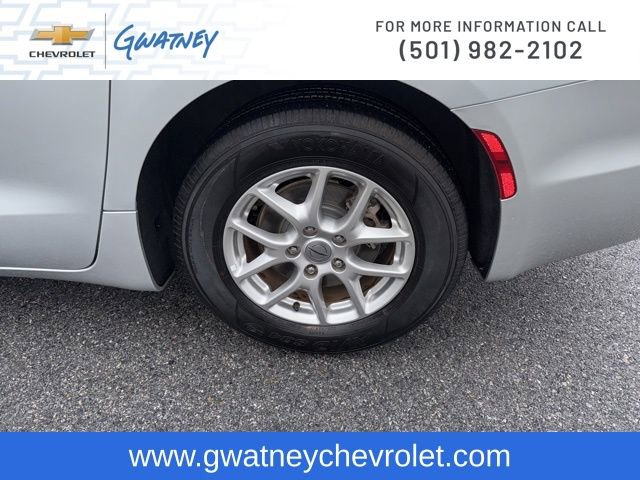 Used 2024 Chrysler Pacifica Touring-L image 10