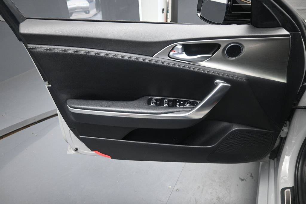 Used 2022 Kia Stinger GT1 AWD/4WD image 19
