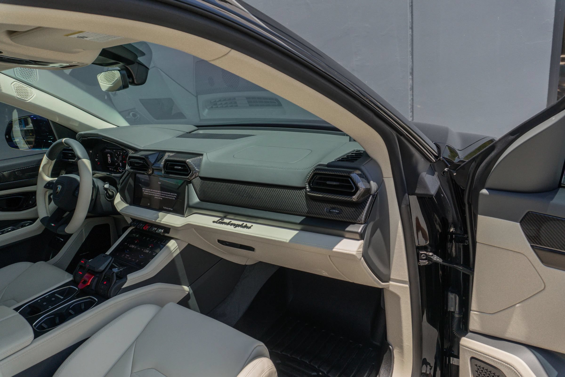 Used 2026 Lamborghini Urus SE AWD/4WD image 58