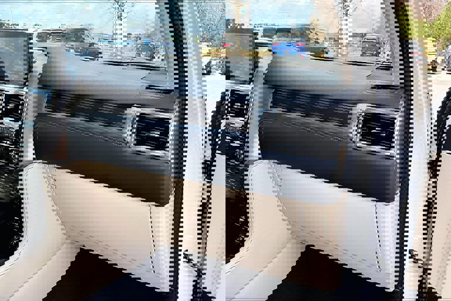 Used 2023 Lexus GX 460 Premium w/ Premium Package image 18