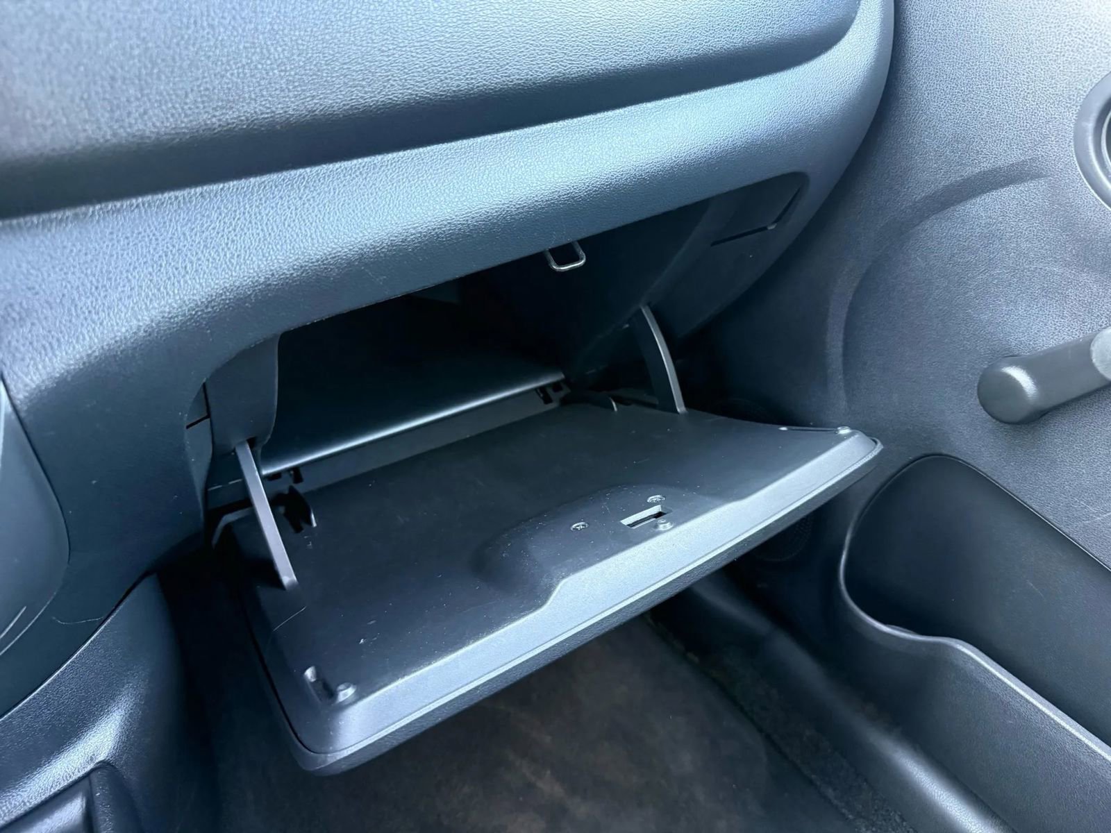 Used 2015 Nissan Versa S Plus image 14