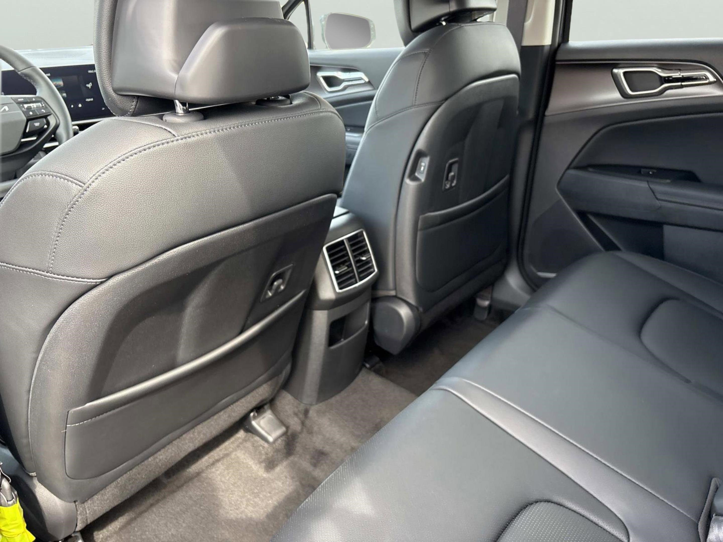 New 2026 Kia Sportage EX image 17