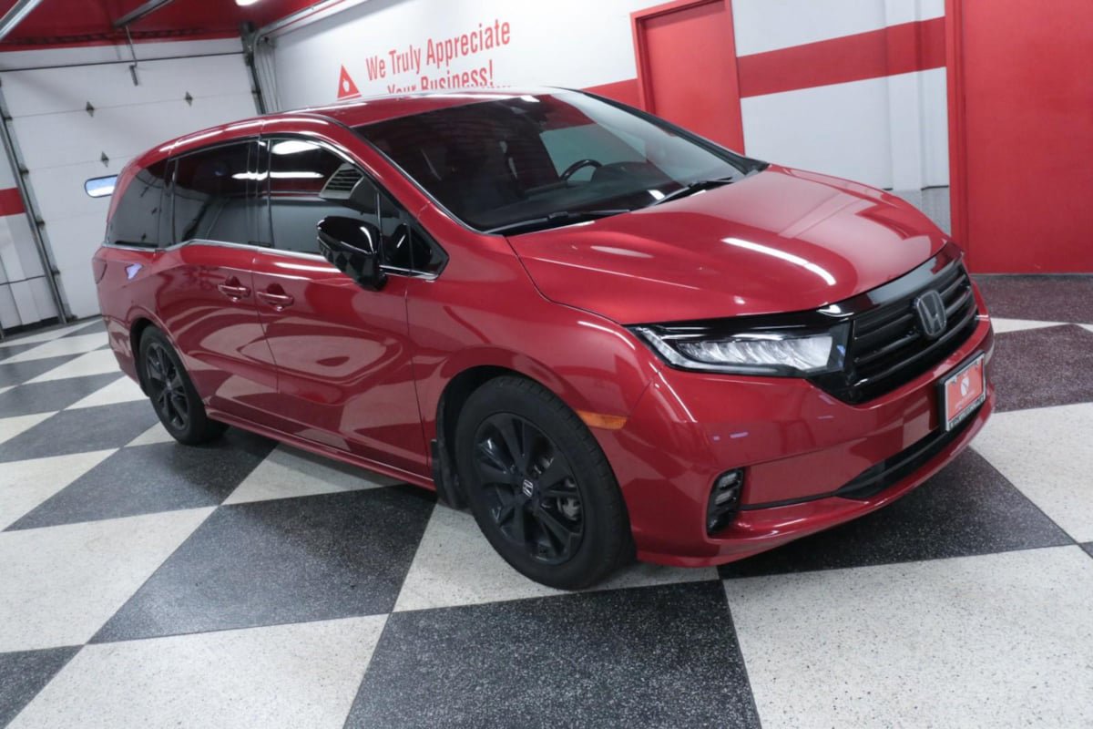 Used 2023 Honda Odyssey Sport image 3