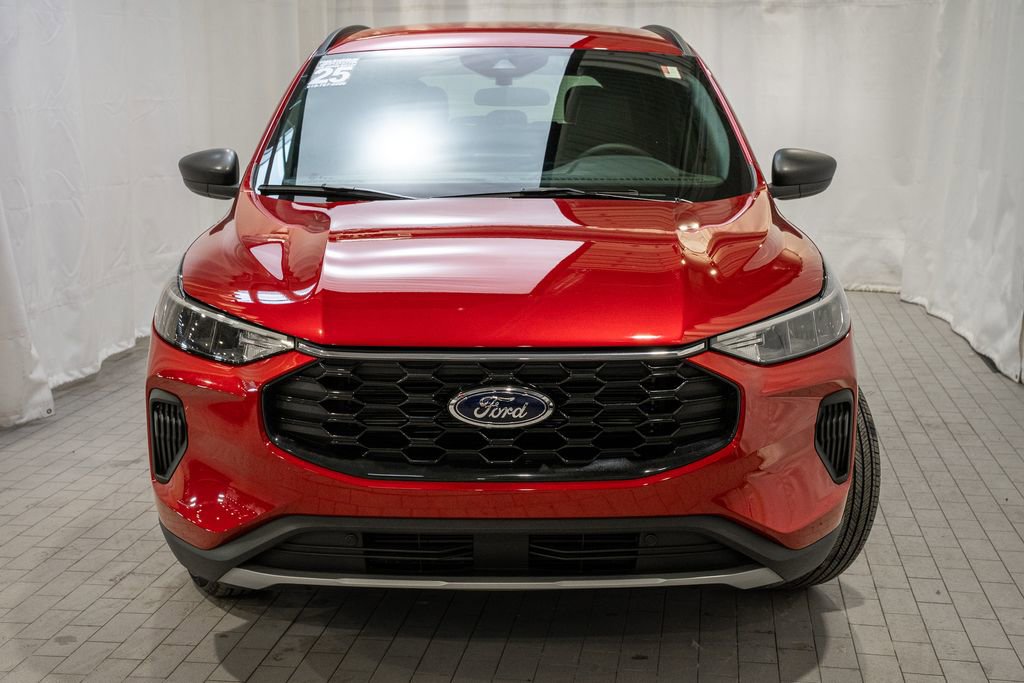 Used 2025 Ford Escape ST-Line image 2